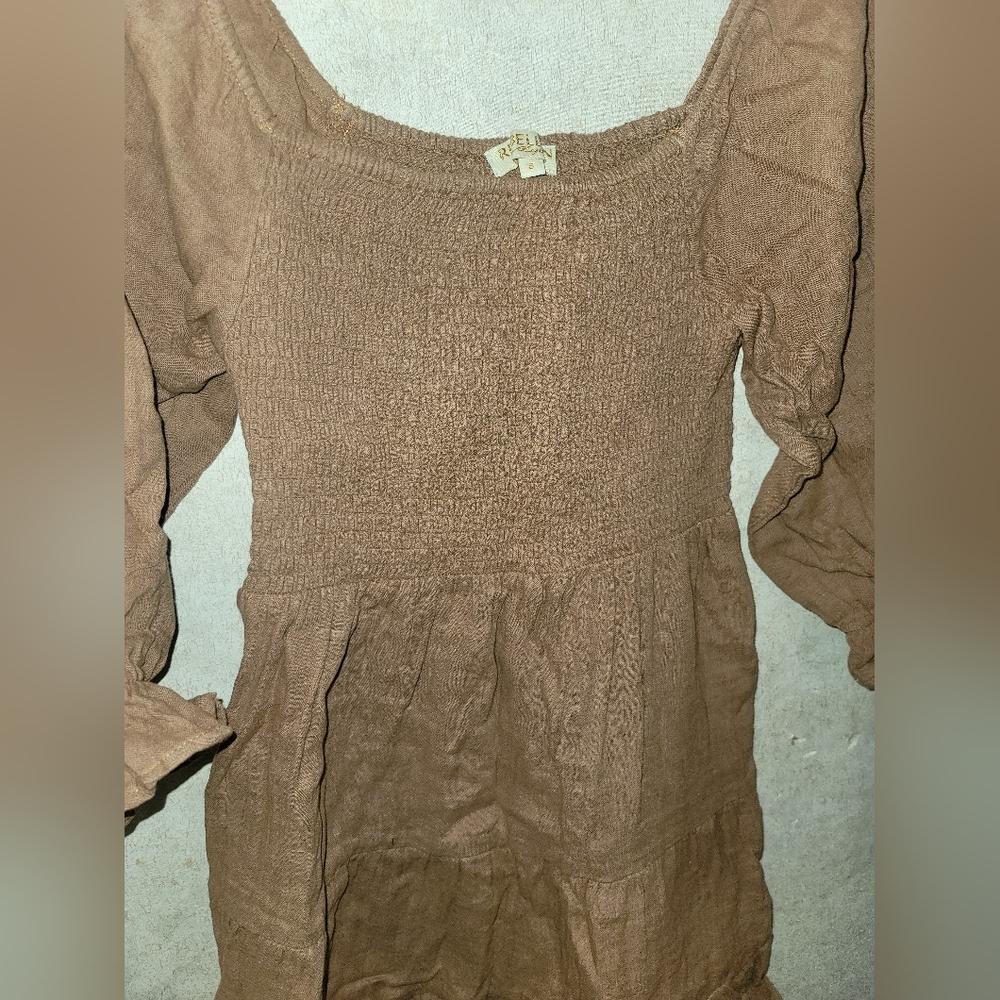 Elegant Brown Smocked Dress - Picture 3 of 4